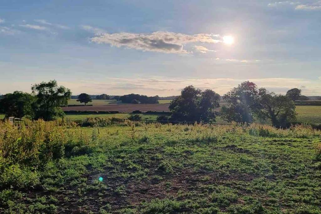 شقة Hillfields Farm Barn - A Rural Equestrian Escape كوفنتري المظهر الخارجي الصورة